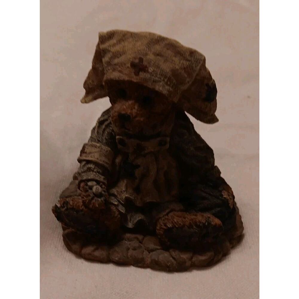 Boyds Bears and Friends Clara The Nurse 2231 The Boyds Collection Ltd. 1993